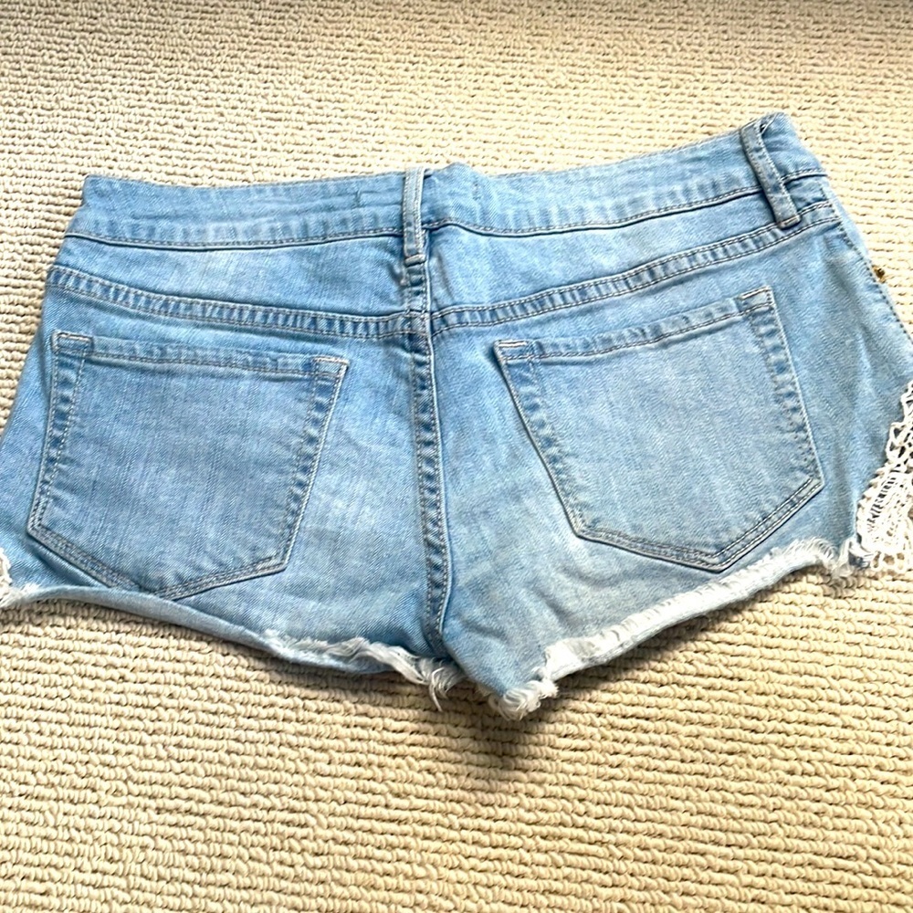 🌿Roxy Junior denim jean shorts light blue, size 7🌿 - Picture 2 of 6